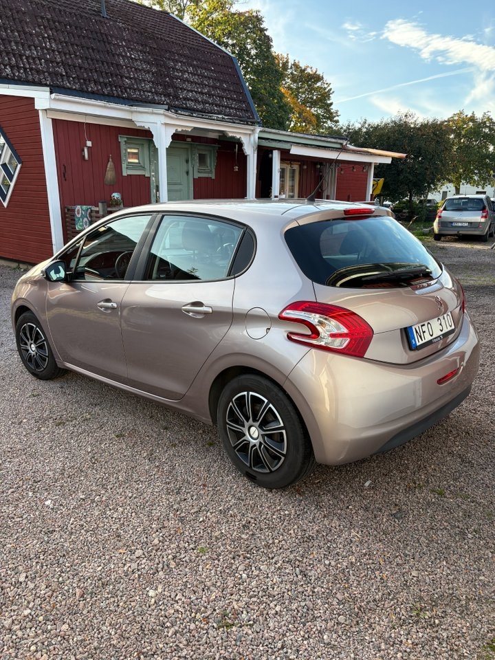 Peugeot 208 5-dörrar 1.2 VTi 2012, bild 3/8