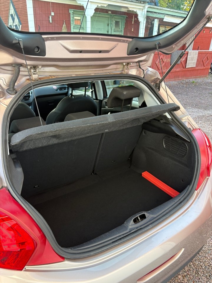 Peugeot 208 5-dörrar 1.2 VTi 2012, bild 8/8