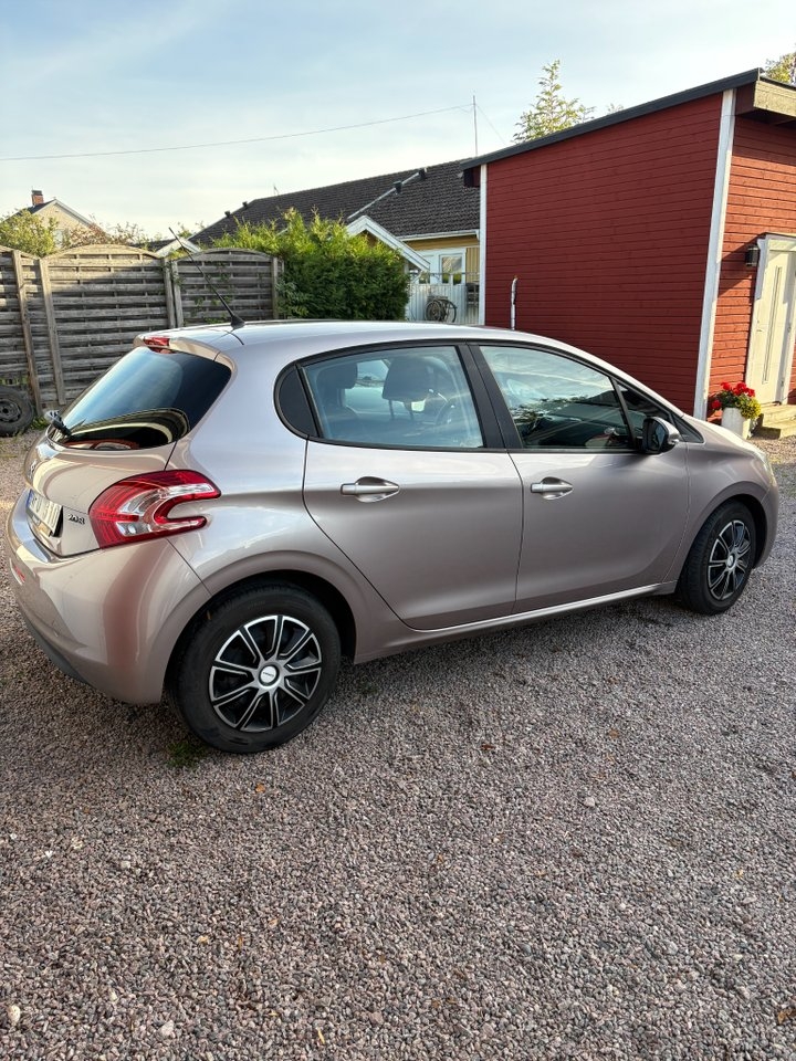 Peugeot 208 5-dörrar 1.2 VTi 2012, bild 4/8