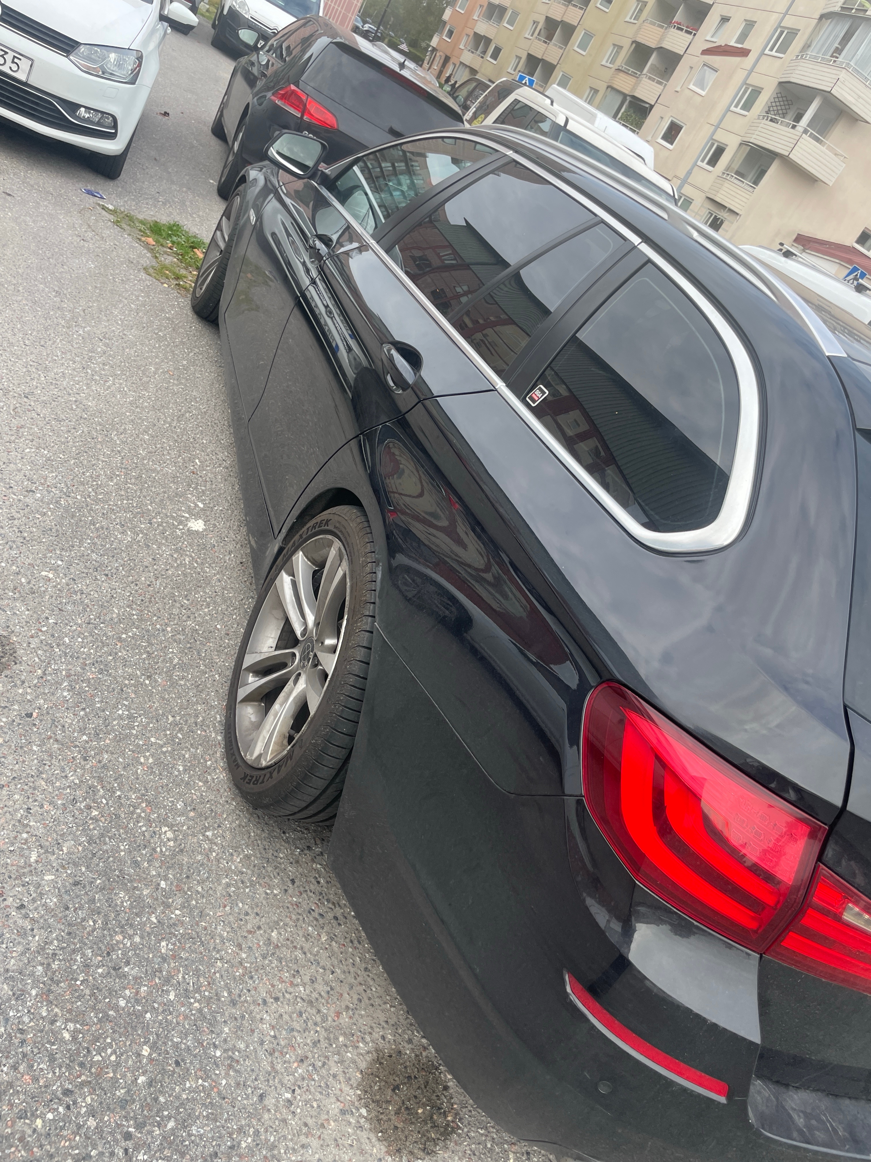 BMW 520 d Touring Steptronic 2013, kuva 2/6