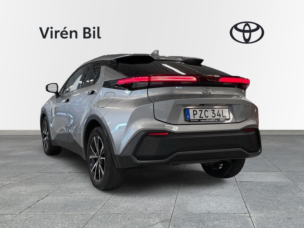 Toyota C-HR Hybrid Style 1,8 V-hjul 2024, bild 2/10