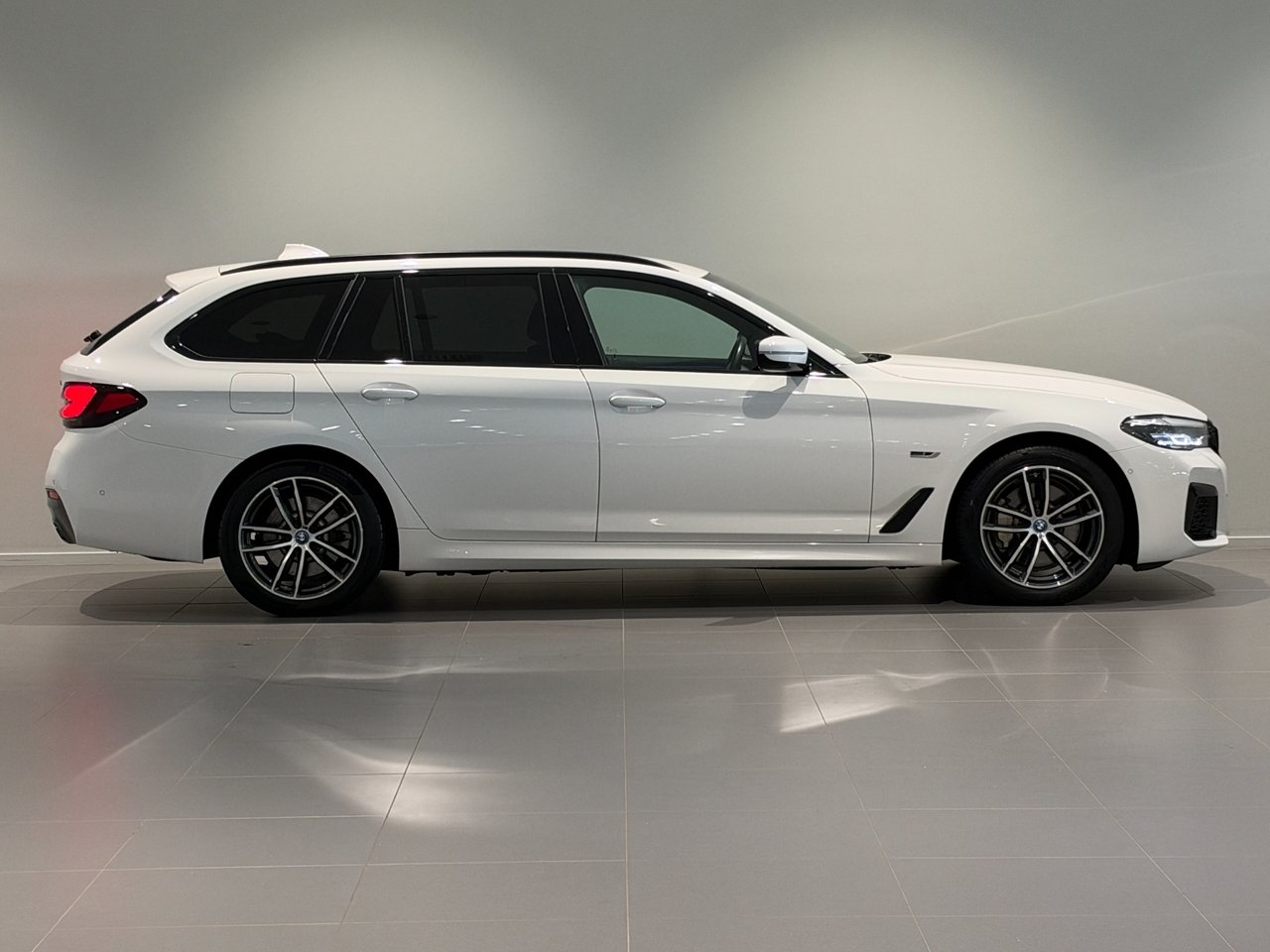 BMW 530 2023, kuva 3/10