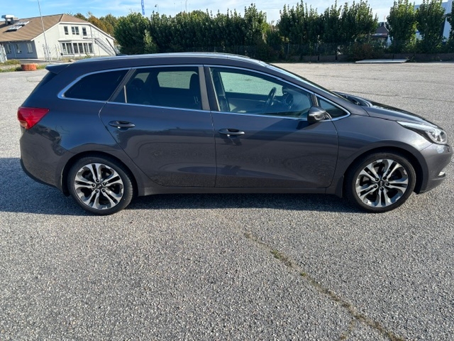Kia Ceed _sw 1.6 CRDi Manuell 2015, bild 6/10