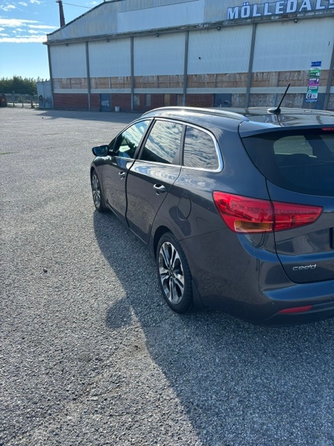 Kia Ceed _sw 1.6 CRDi Manuell 2015, bild 3/10