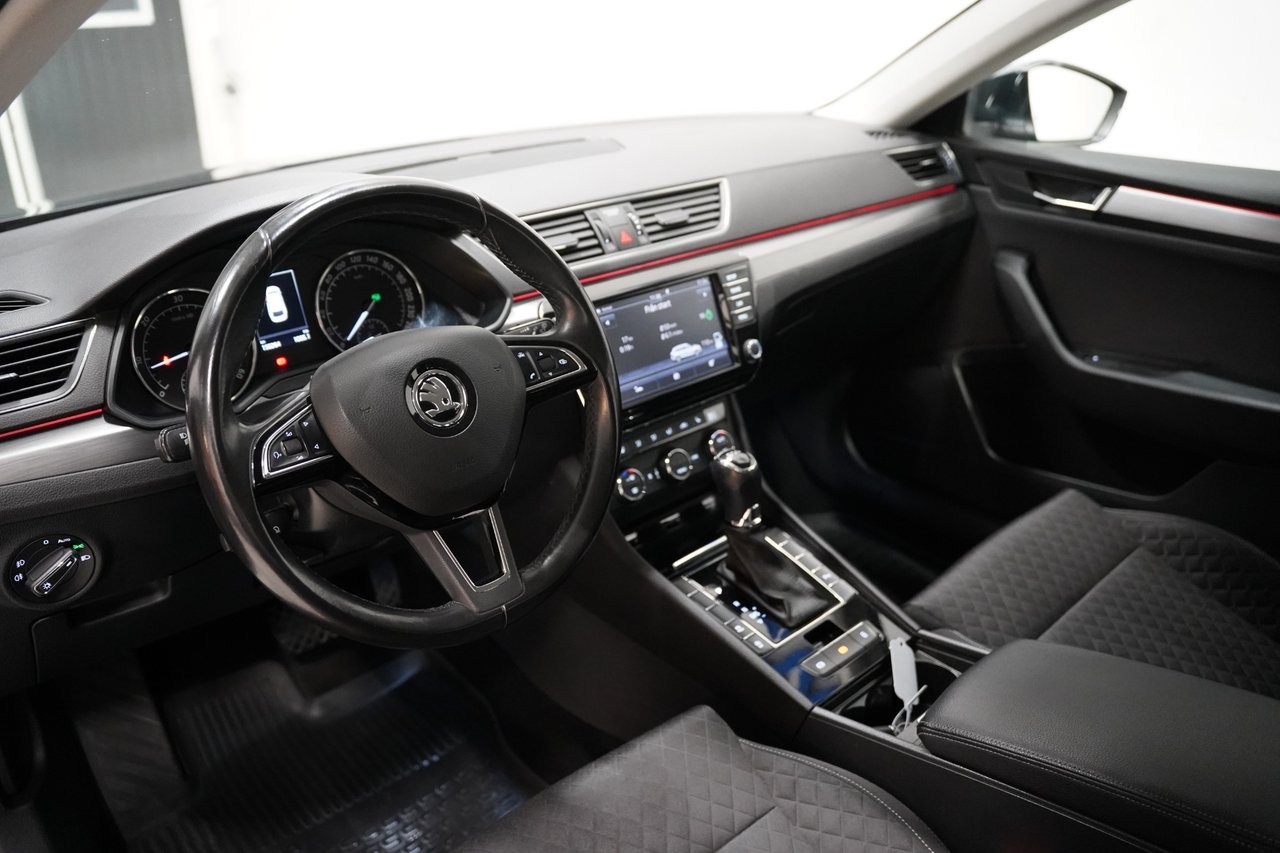 Skoda Superb 2017, bild 6/10