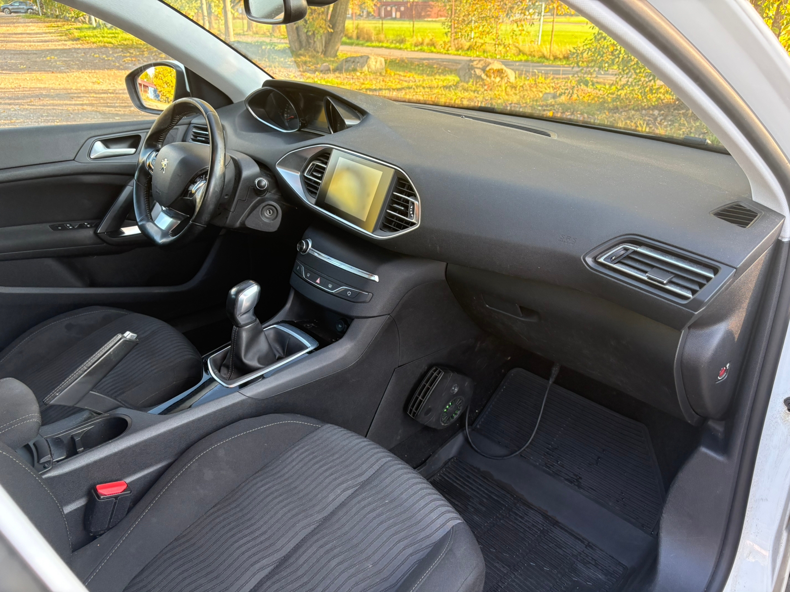 Peugeot 308 SW 1.2 PureTech 110 Manuell 2014, bild 7/10