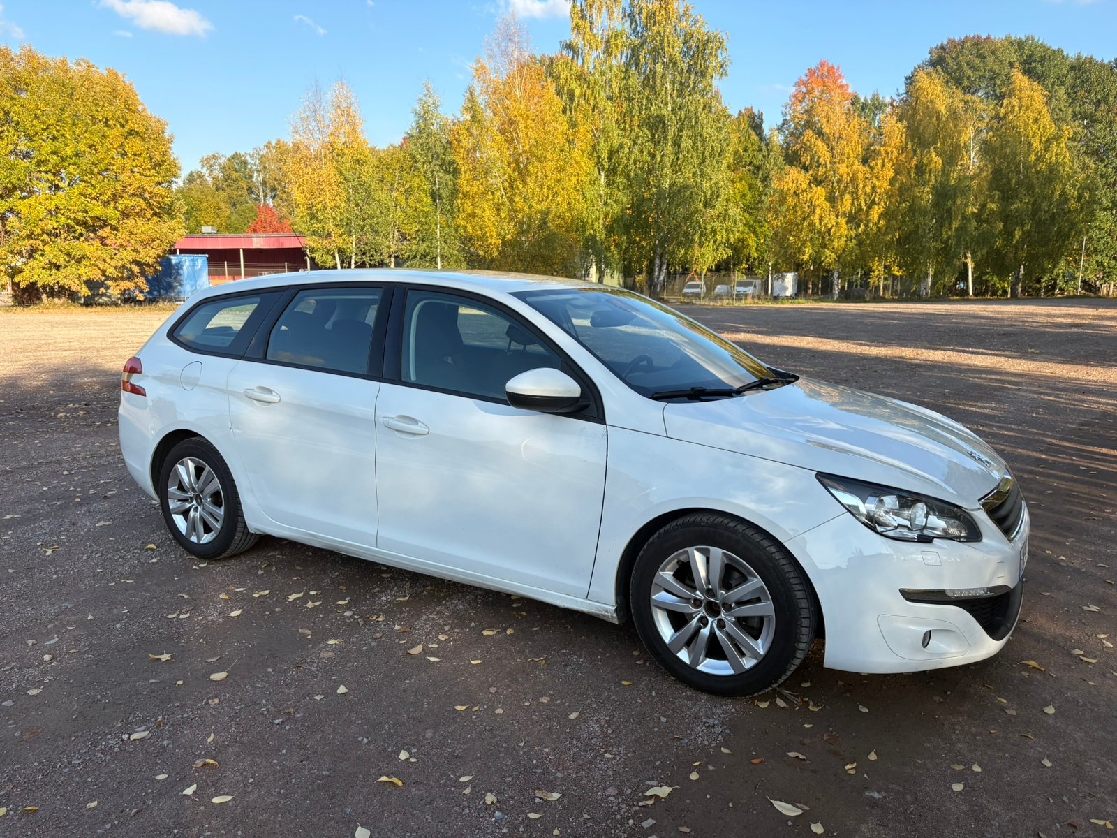 Peugeot 308 SW 1.2 PureTech 110 Manuell 2014, bild 2/10