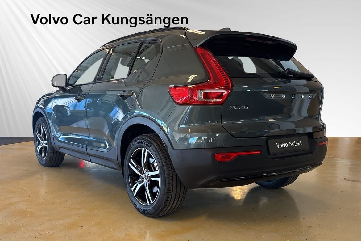 Volvo XC40 B4 FWD Bensin Plus Dark 2026, bild 4/25