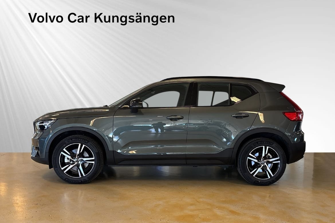 Volvo XC40 B4 FWD Bensin Plus Dark 2026, bild 3/25