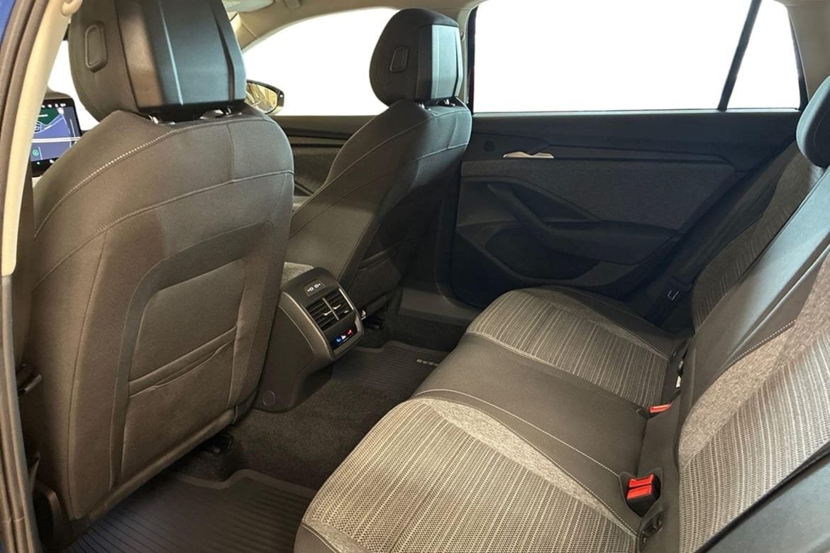 Skoda Superb 2025, photo 7/10