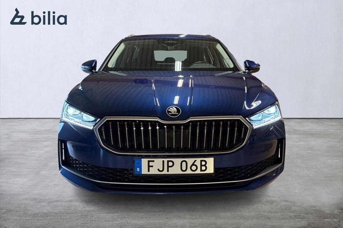 Skoda Superb 2025, photo 5/10