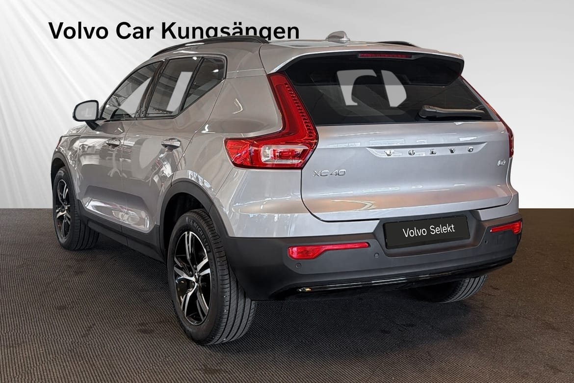 Volvo XC40 B4 FWD Bensin Plus Dark 2026, bild 4/10