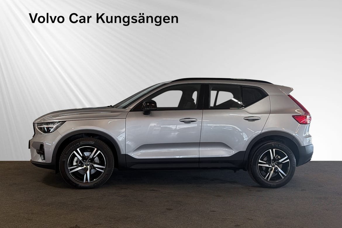 Volvo XC40 B4 FWD Bensin Plus Dark 2026, bild 3/10