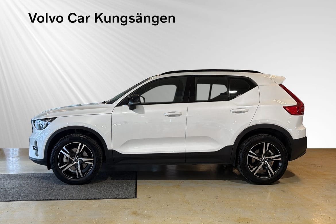 Volvo XC40 B4 FWD Bensin Plus Dark 2026, photo 3/10