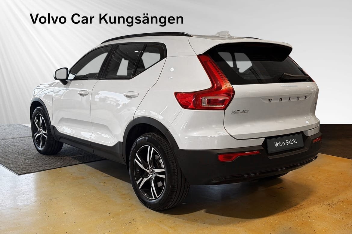 Volvo XC40 B4 FWD Bensin Plus Dark 2026, photo 4/10