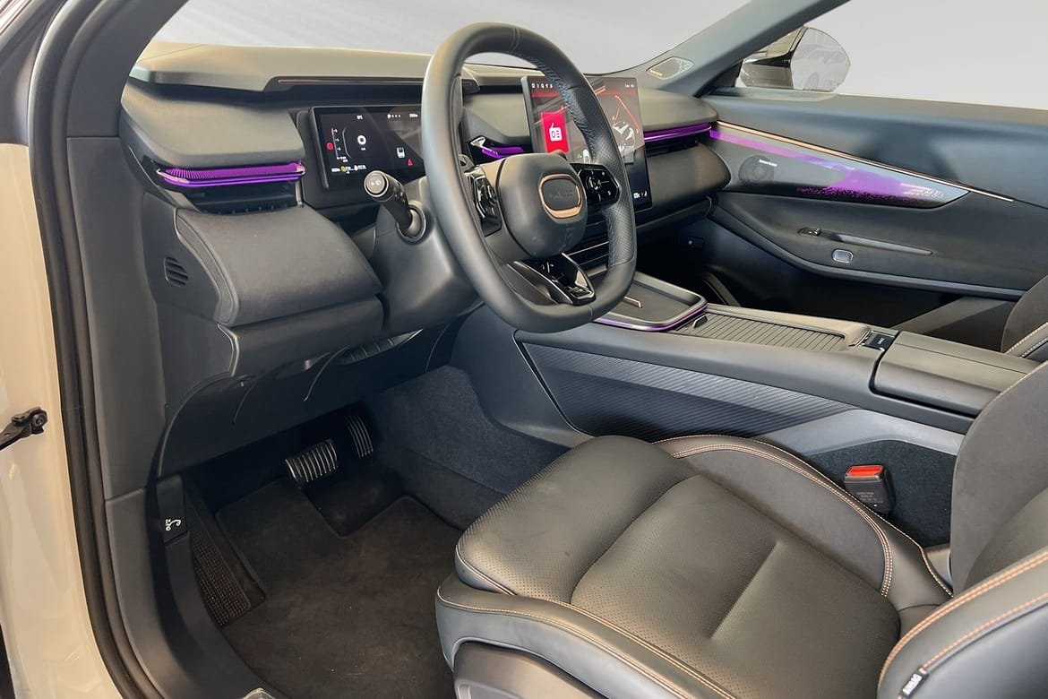Lynk & Co 08 More PHEV 2025, bild 6/10