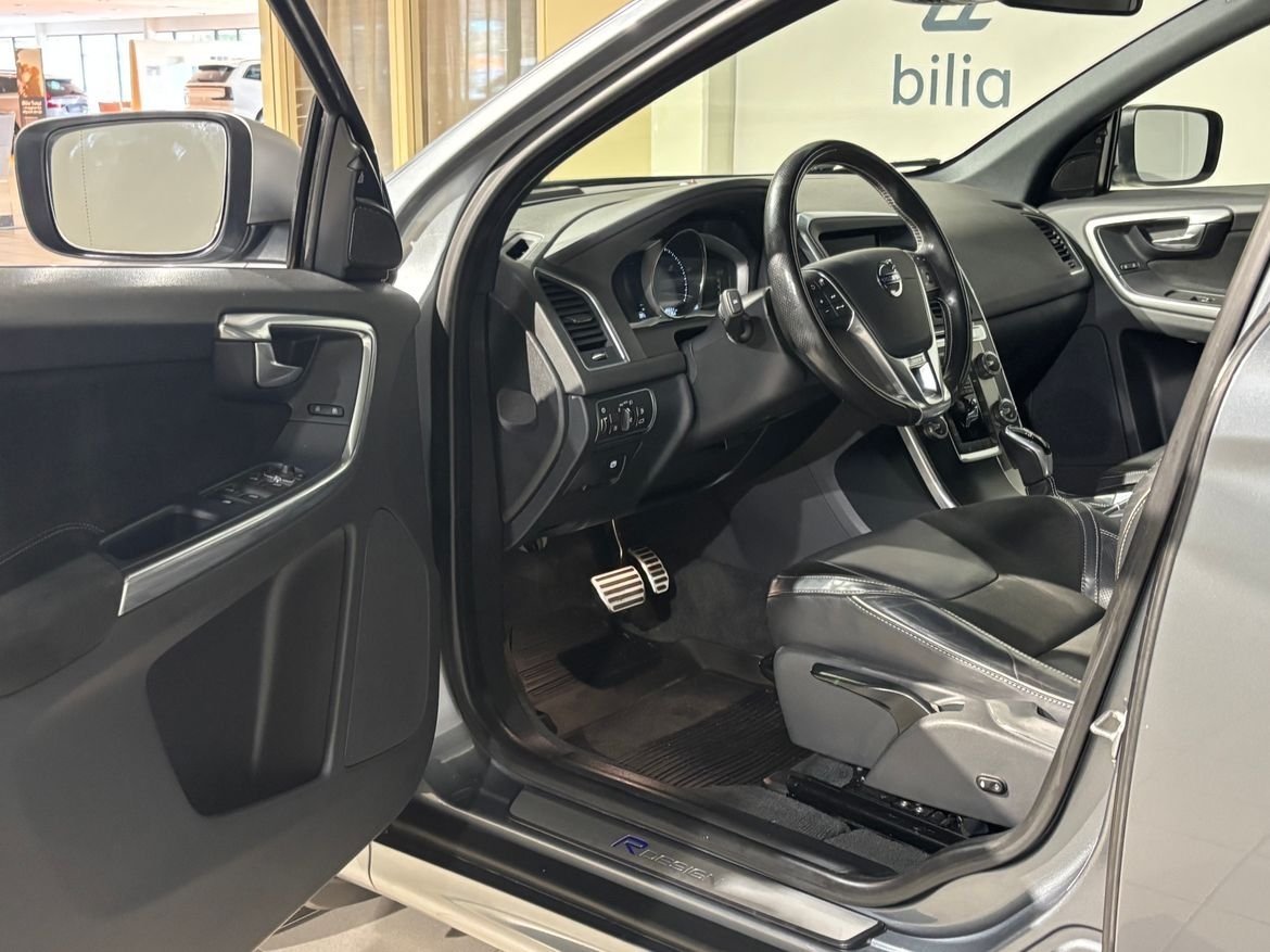 Volvo XC60 D4 AWD Classic R-Design 2017, bild 3/18