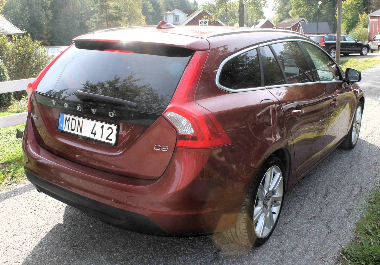 Volvo V60 D3 Geartronic Summum 2012, kuva 2/4