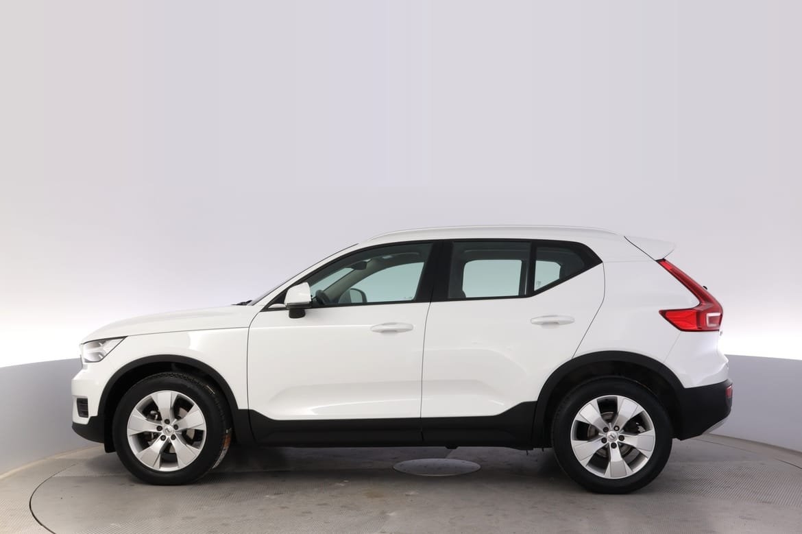 Volvo XC40 D3 FWD Momentum 2021, bild 2/10