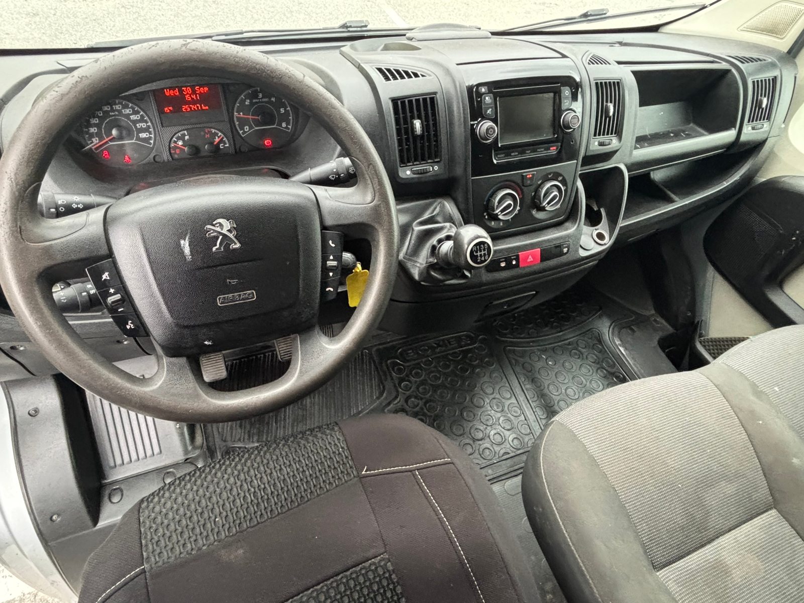 Peugeot Boxer Van 335 3.0 HDi L2H2 177HK 2016, photo 7/10