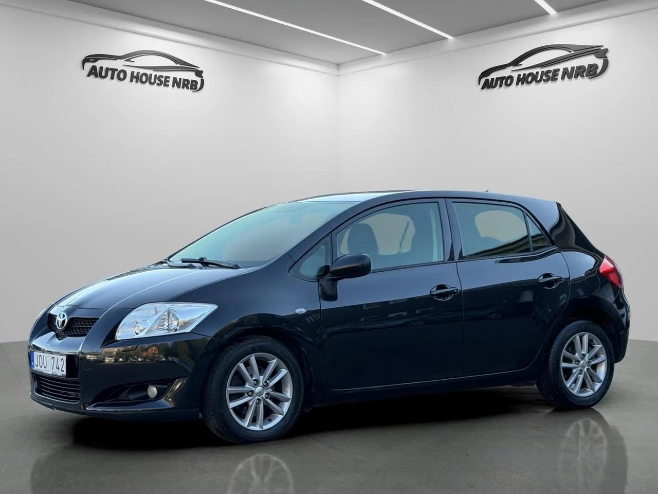 Toyota Auris 2009, photo 2/10