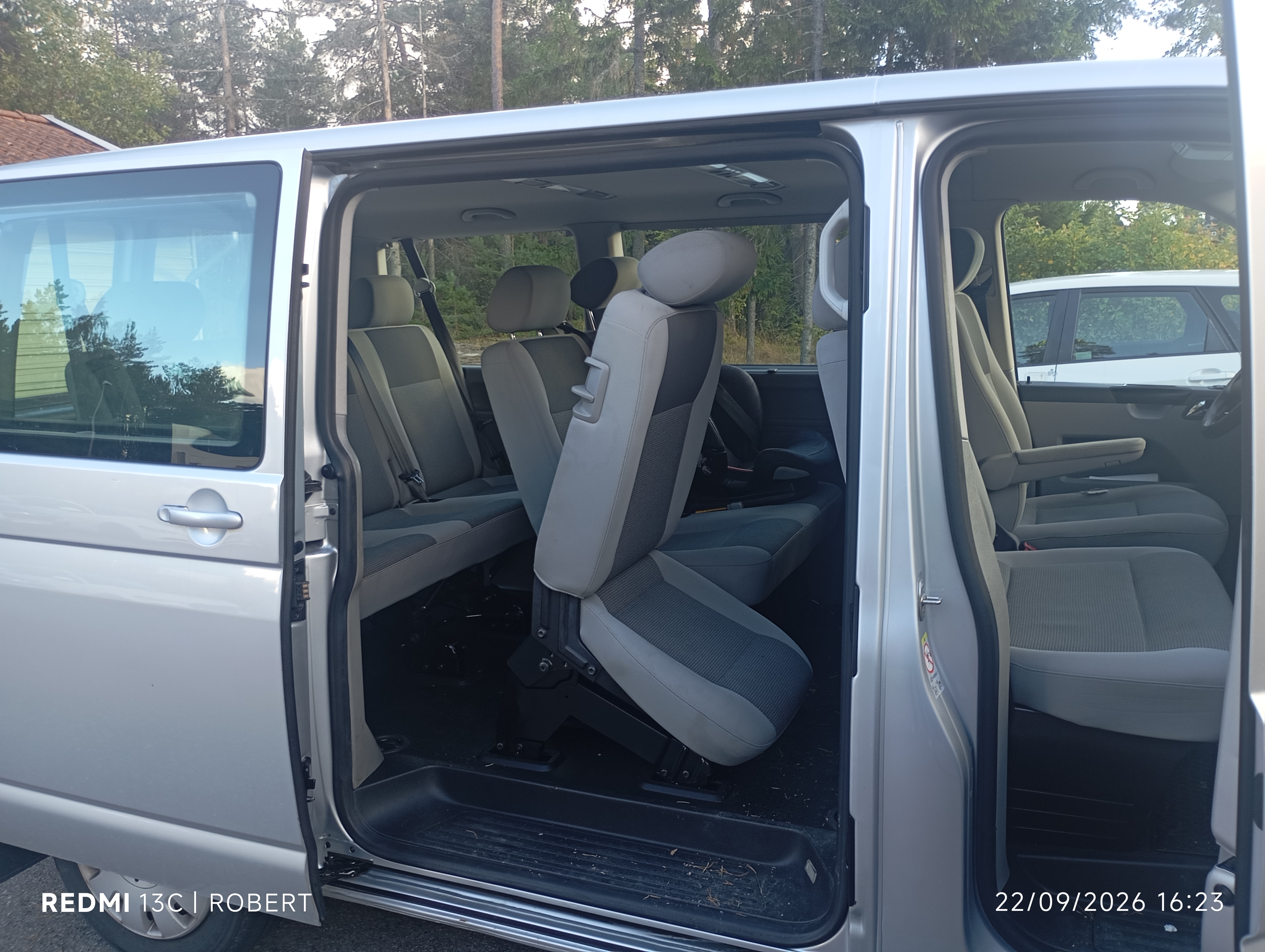 Volkswagen Caravelle 2.0 Manuell 2011, bild 4/9
