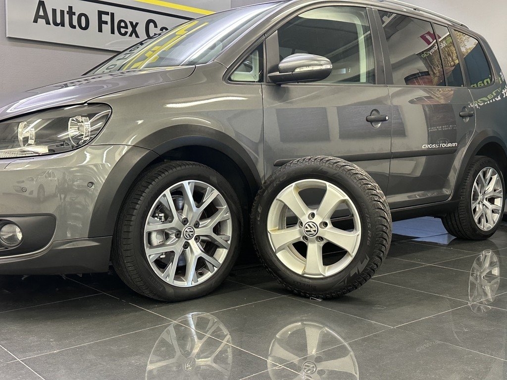 Volkswagen CrossTouran 2015, kuva 2/10