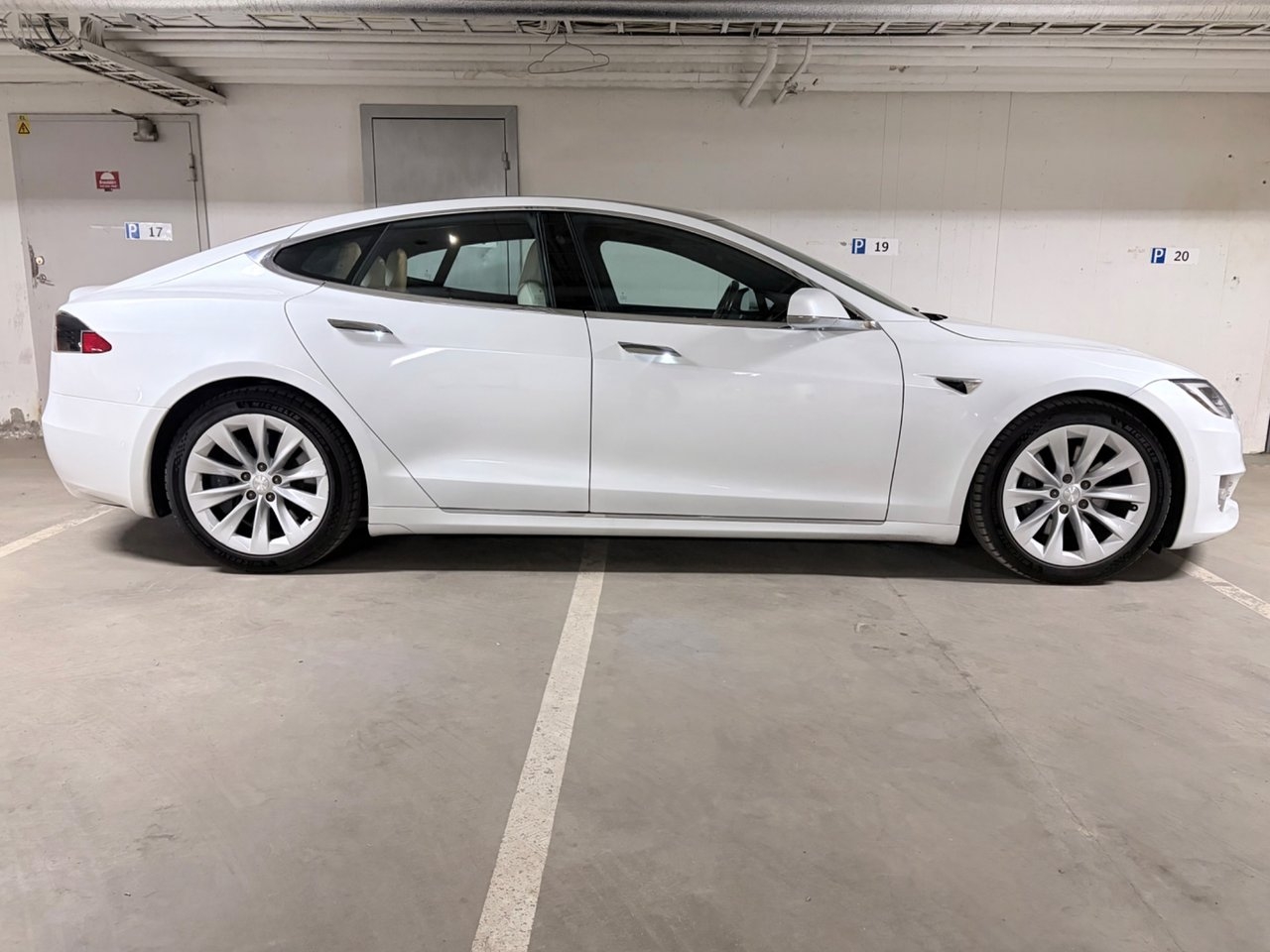 Tesla Model S 2020, bild 6/10