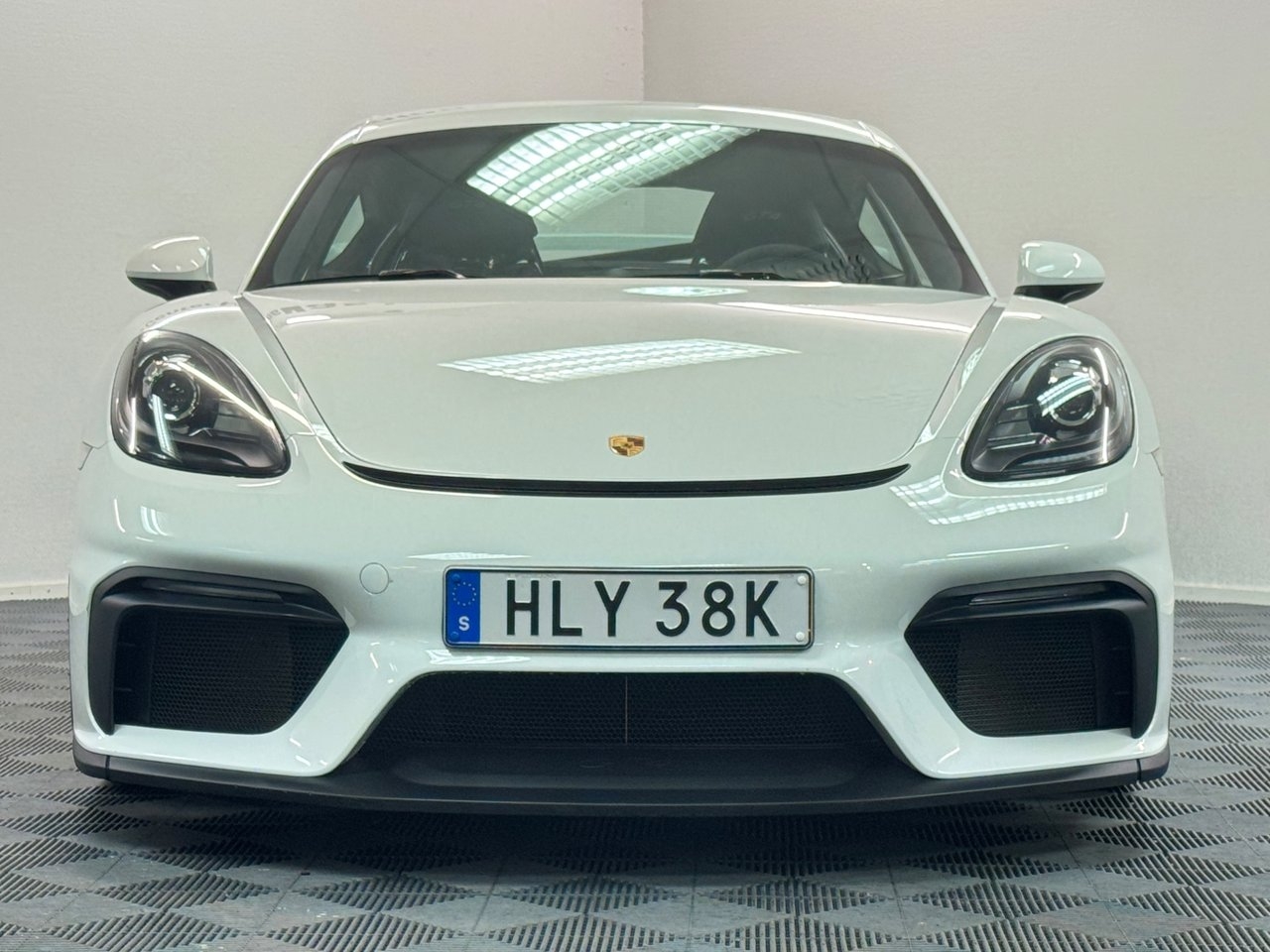 Porsche 718 Cayman GT4 2020, photo 2/10