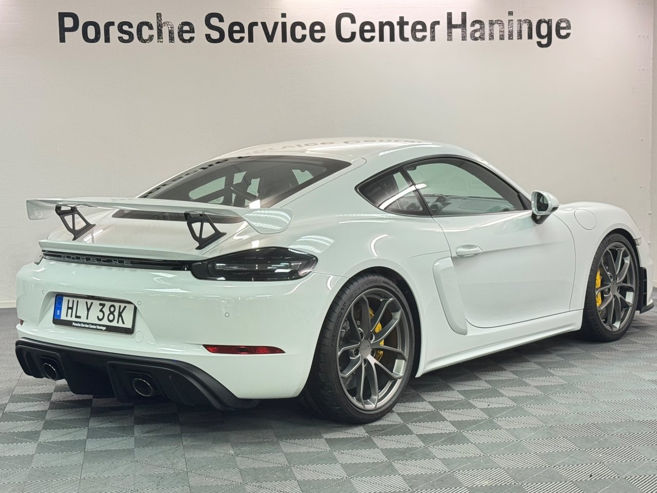 Porsche 718 Cayman GT4 2020, photo 4/10