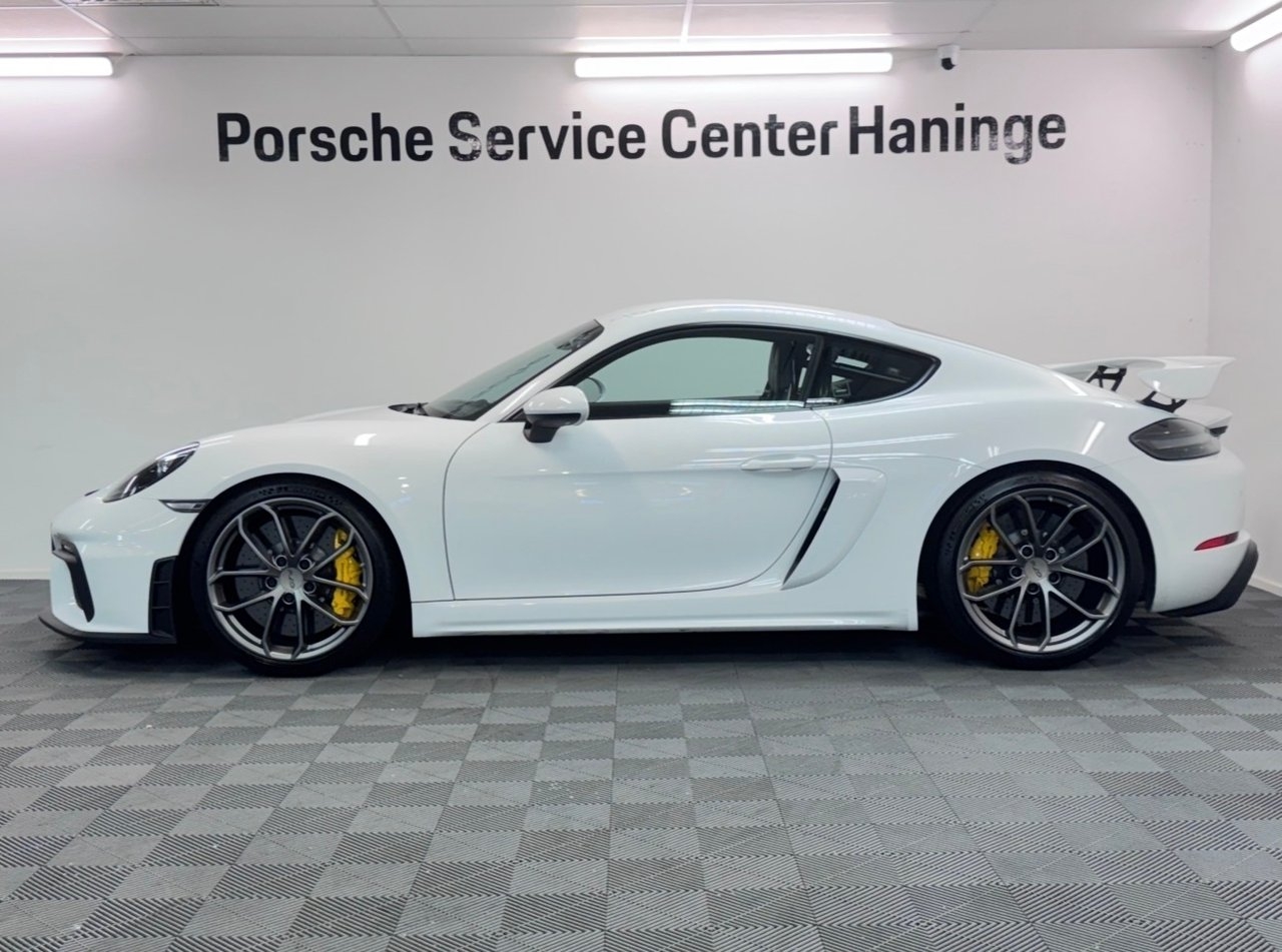 Porsche 718 Cayman GT4 2020, photo 3/10