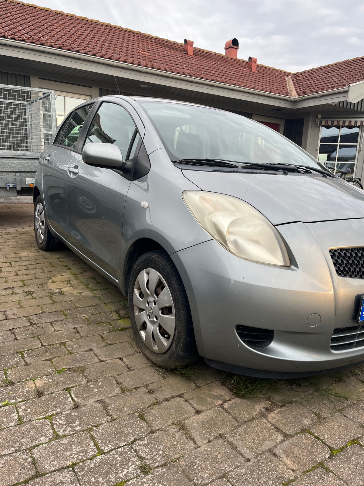 Toyota Yaris 5-dörrar 1.3 VVT-i Manuell 2006, bild 3/4