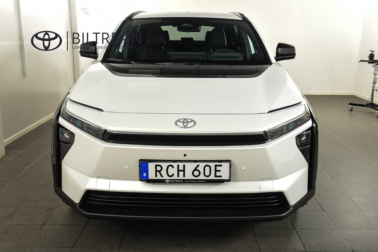 Toyota bZ4X AWD Executive 2025, bild 4/10