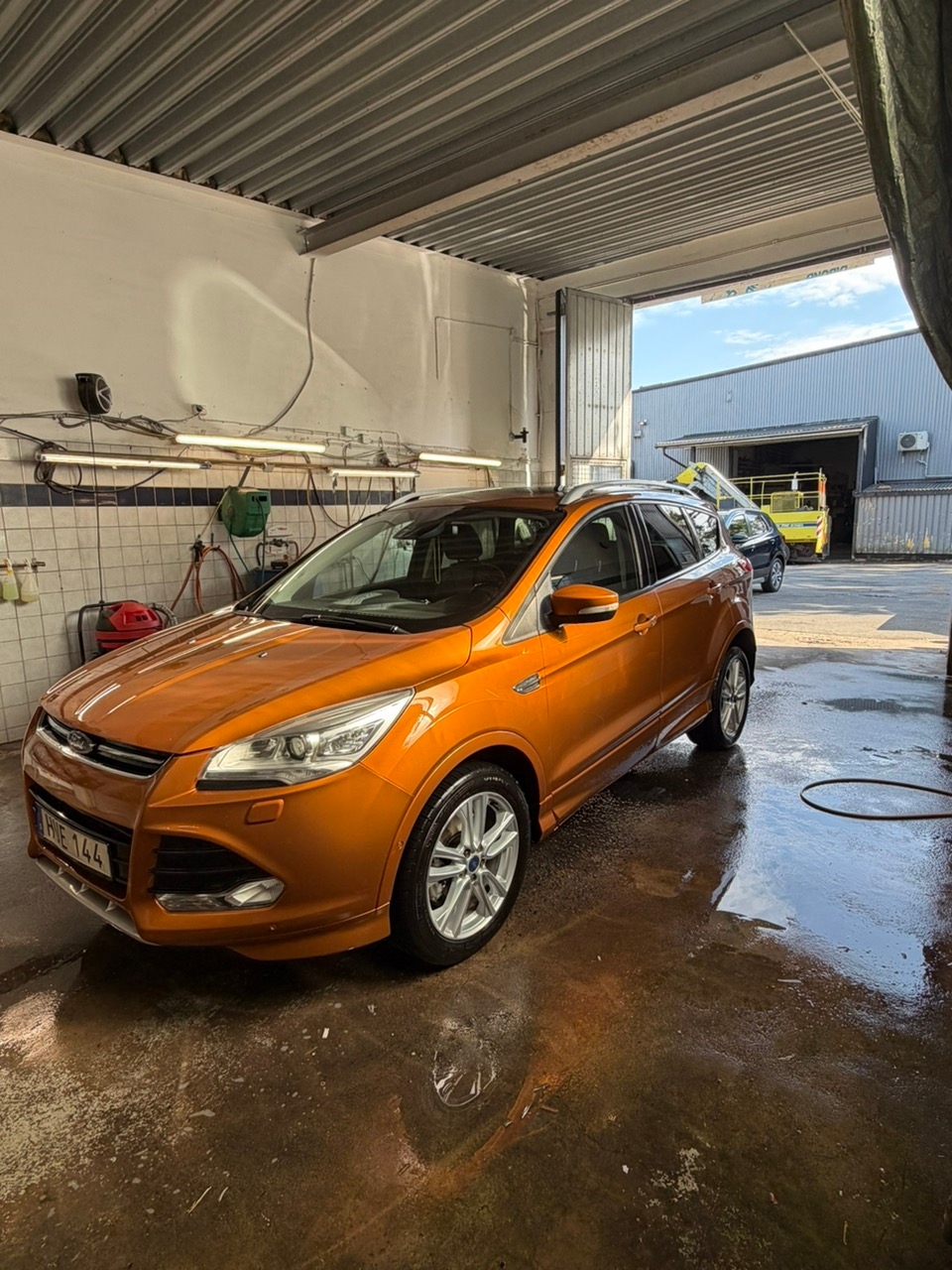Ford Kuga 2.0 TDCi AWD Powershift 2016, bild 2/9
