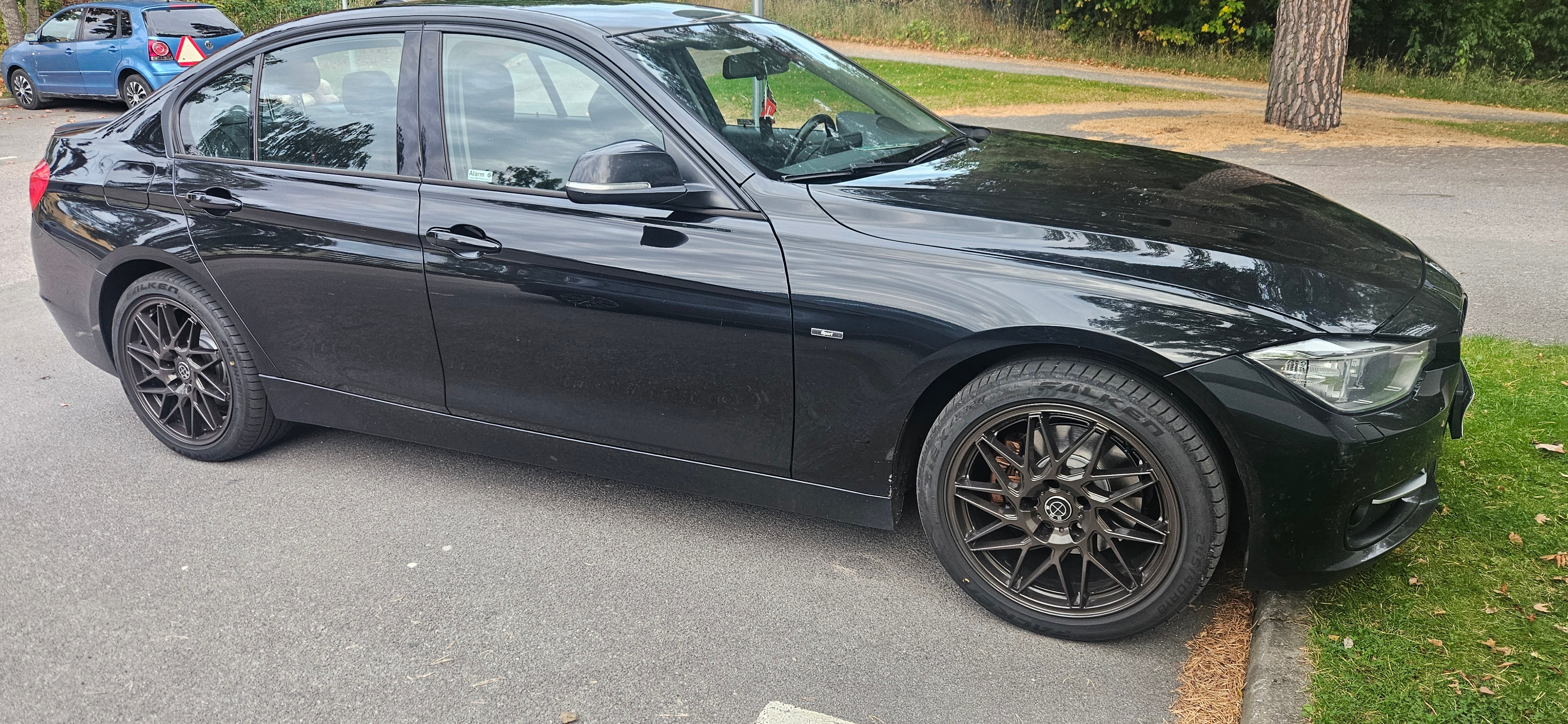 BMW 320 d xDrive Sedan Steptronic 2014, bild 2/8