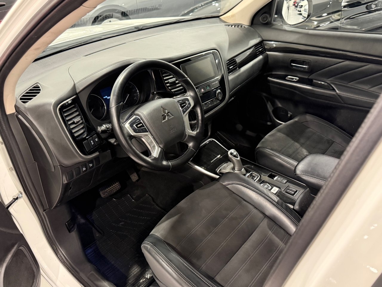 Mitsubishi Outlander Plug-in Hybrid 2018, bild 5/9