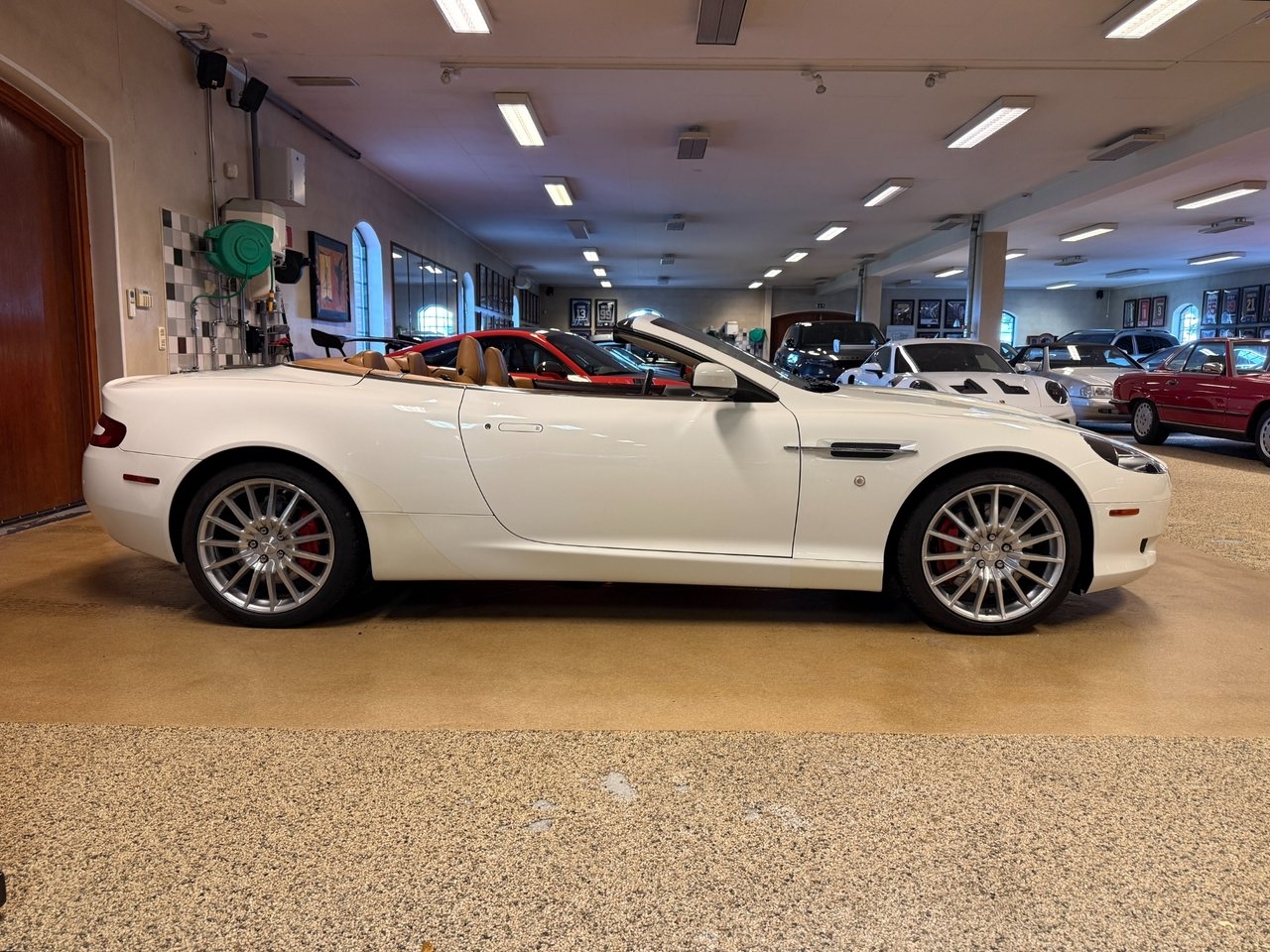Aston Martin DB9 2009, bild 5/10