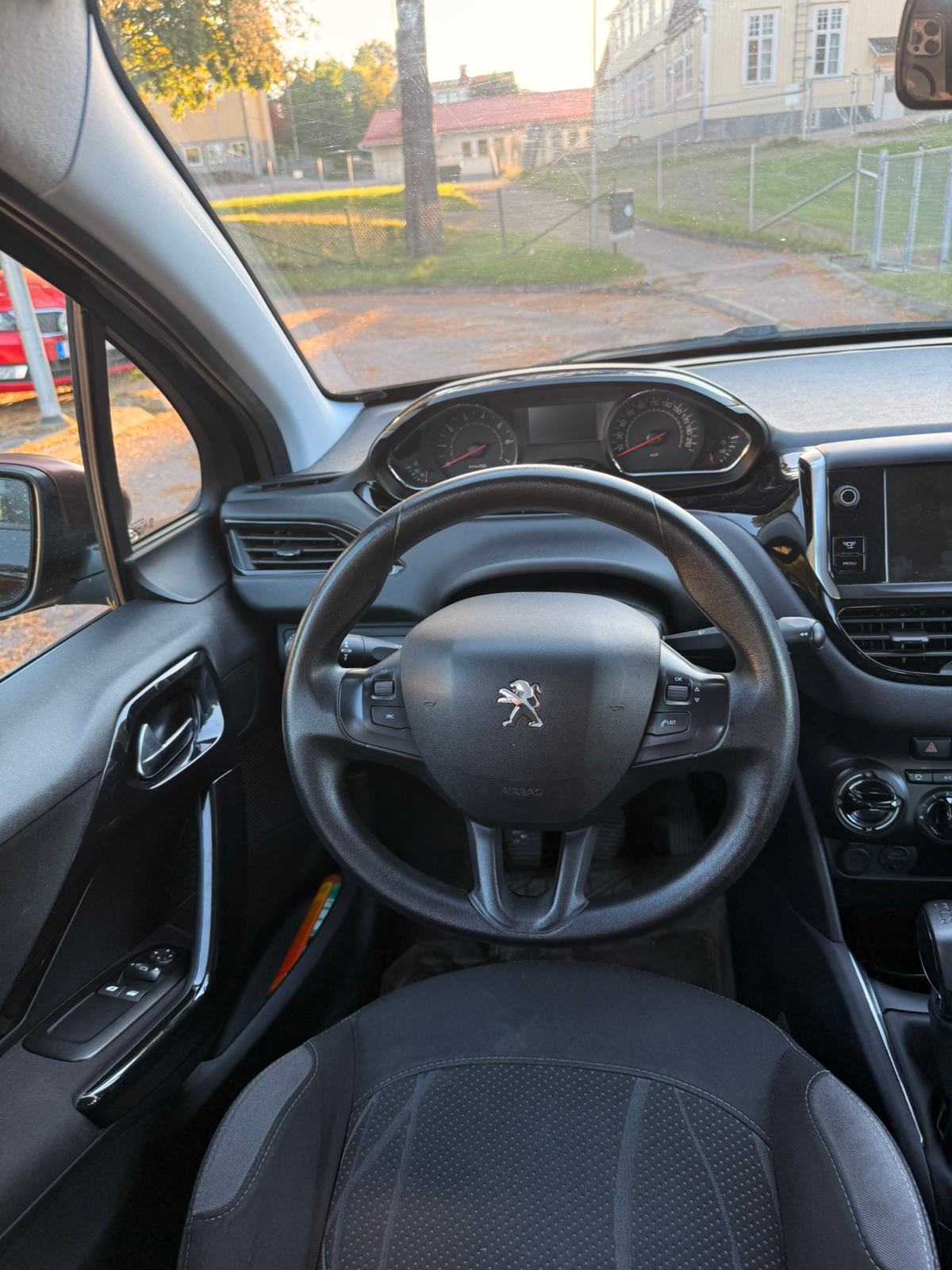 Peugeot 208 5-dörrar 1.2 VTi 82 Manuell 2012, bild 6/10