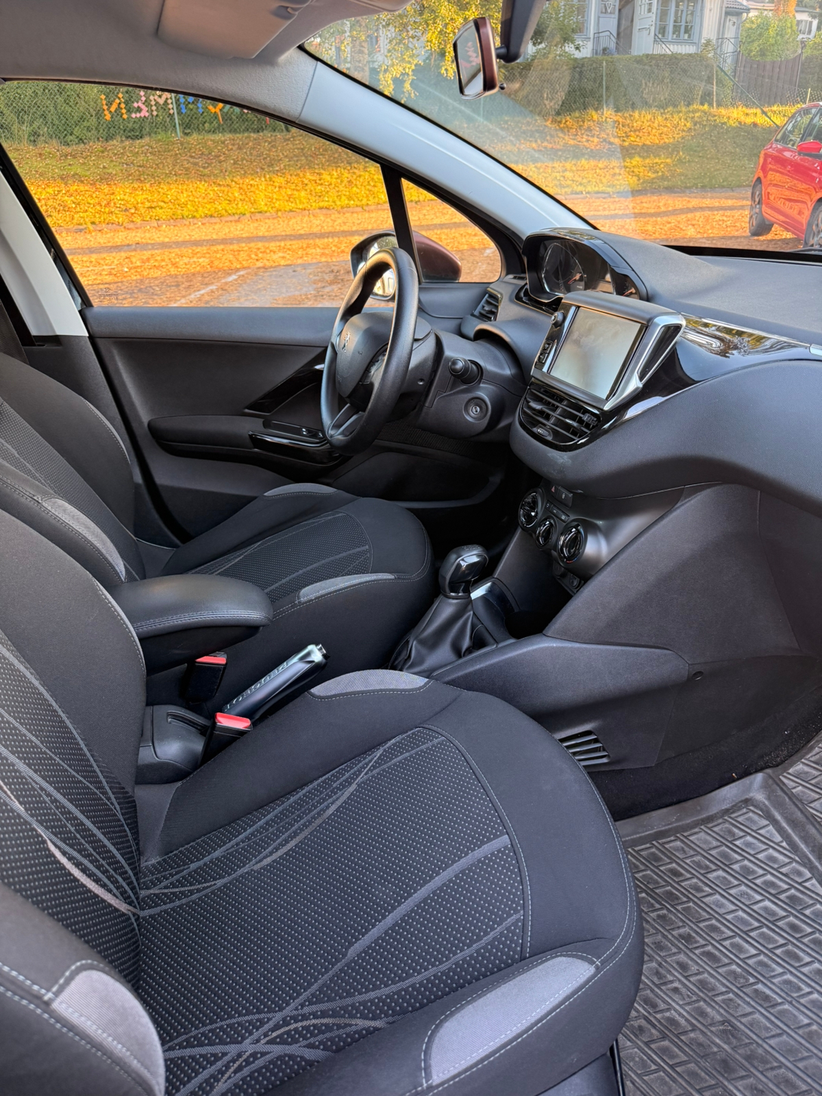 Peugeot 208 5-dörrar 1.2 VTi 82 Manuell 2012, bild 7/10