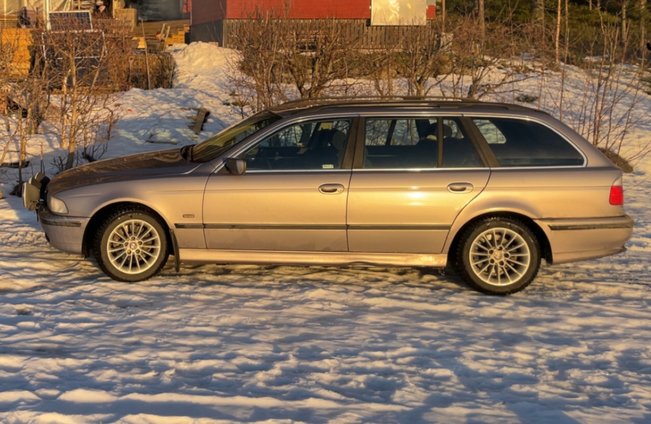 BMW 520 i Touring Manuell 2000, bild 2/3