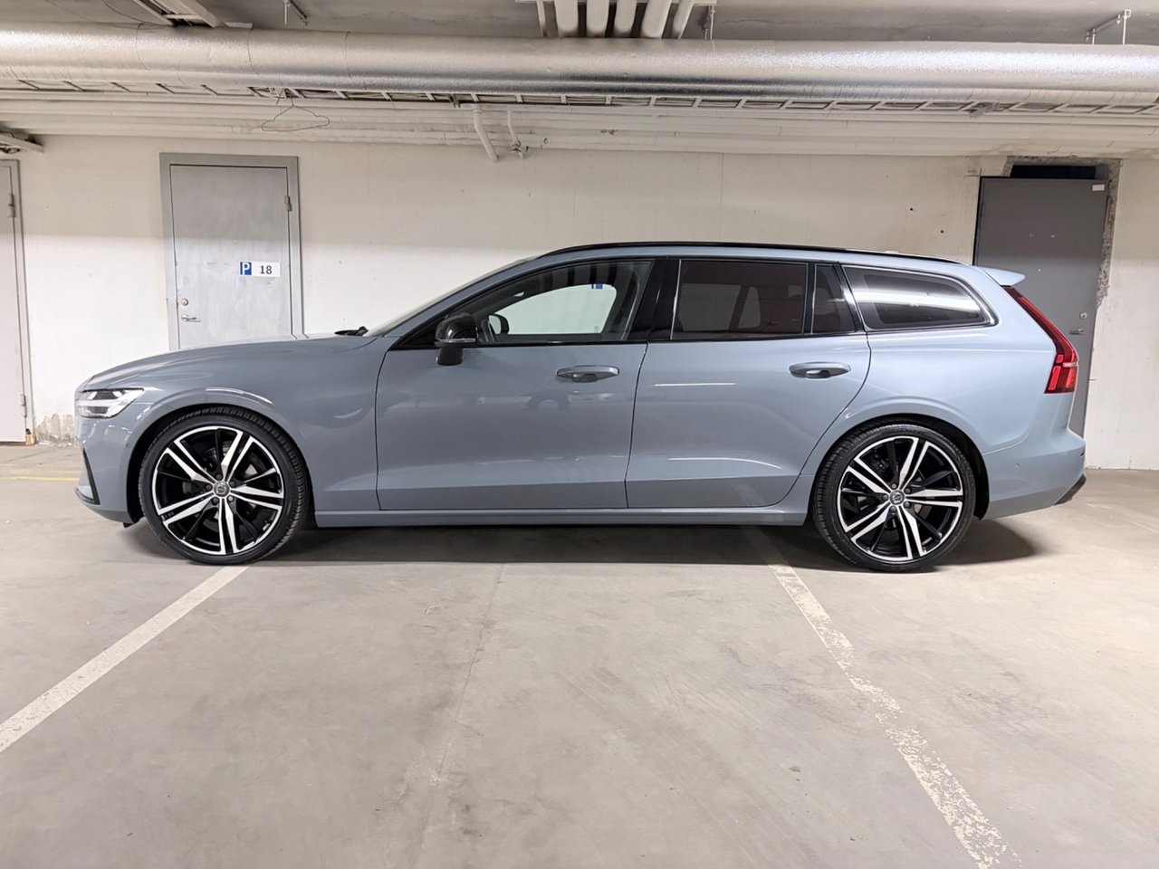 Volvo V60 B4 Plus Dark 2023, kuva 2/10