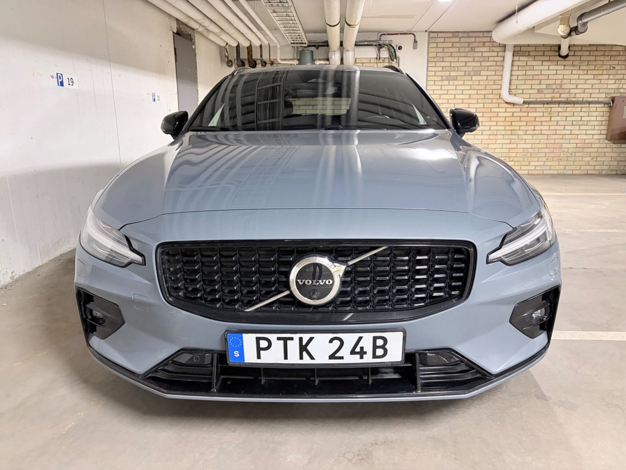 Volvo V60 B4 Plus Dark 2023, kuva 4/10