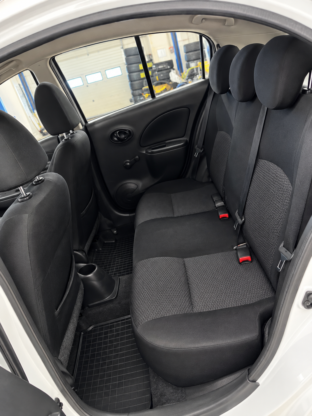 Nissan Micra 1.2 Manuell 2012, bild 2/6
