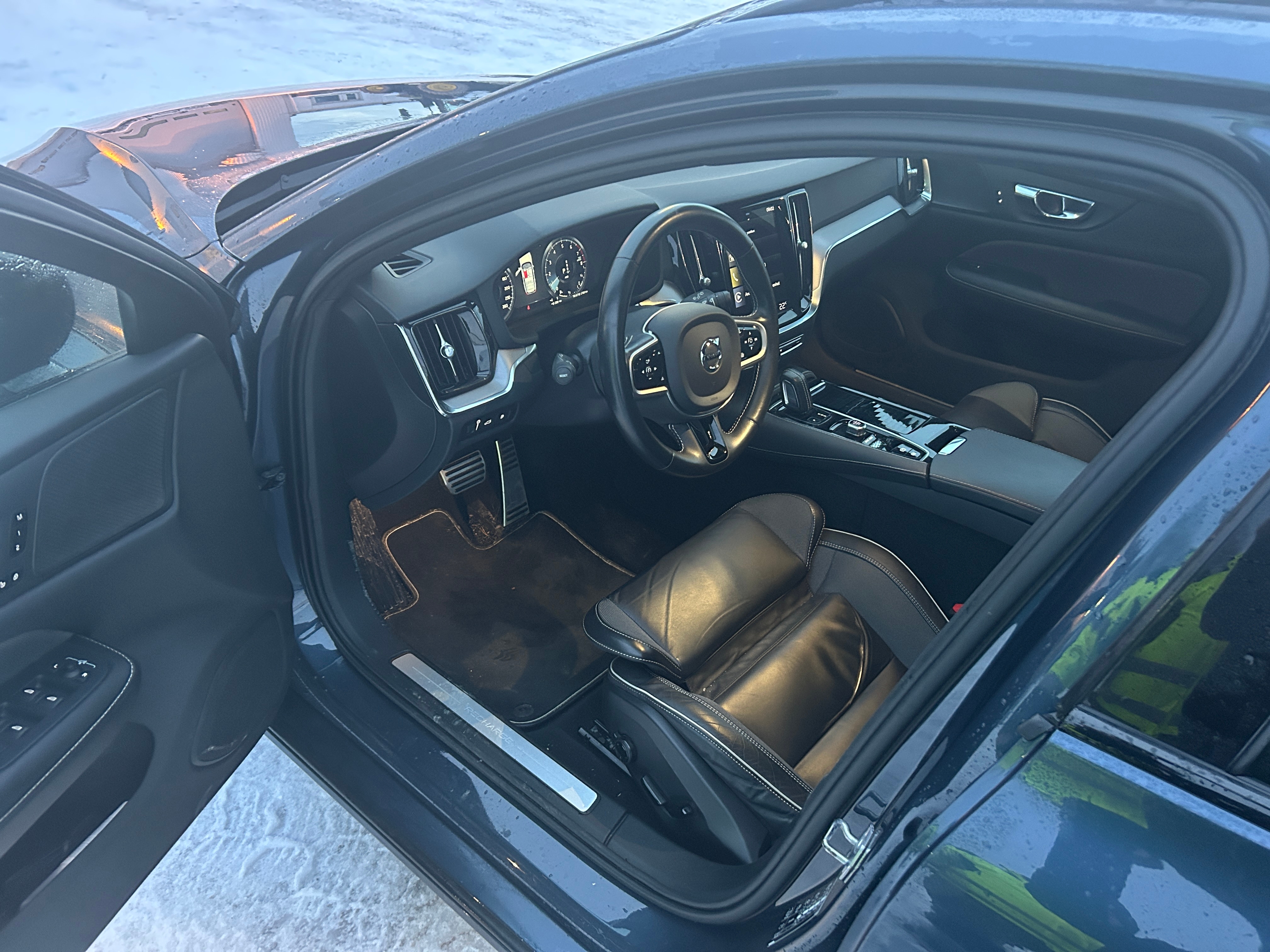 Volvo V60 Recharge T8 AWD R-Design 2021, bild 4/4