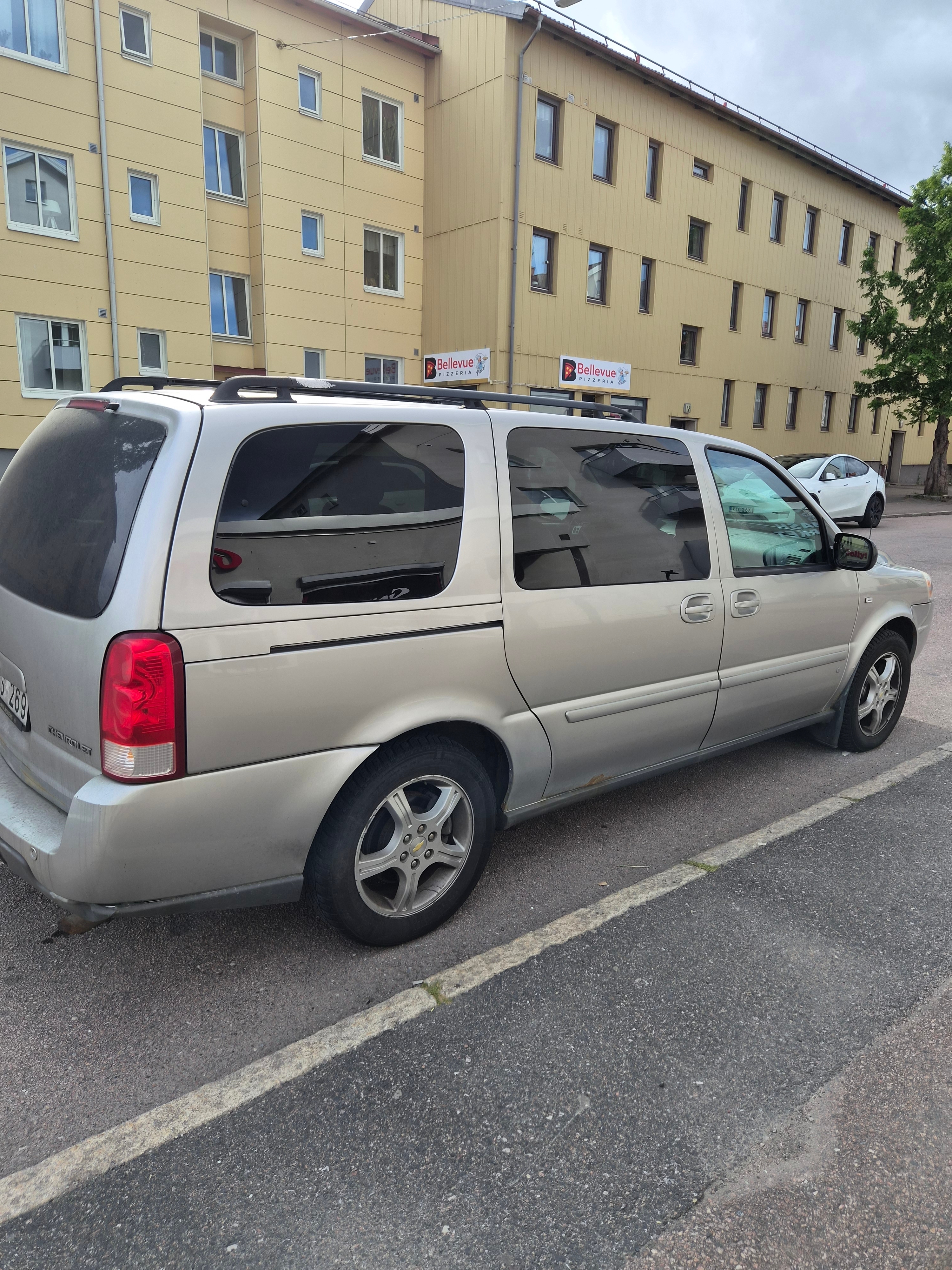 Chevrolet Uplander 2008, kuva 2/3