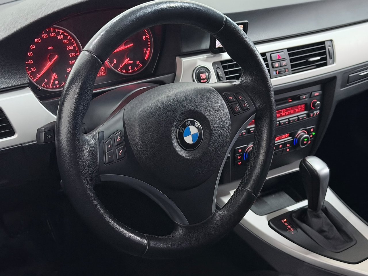 BMW 320 2010, bild 2/10