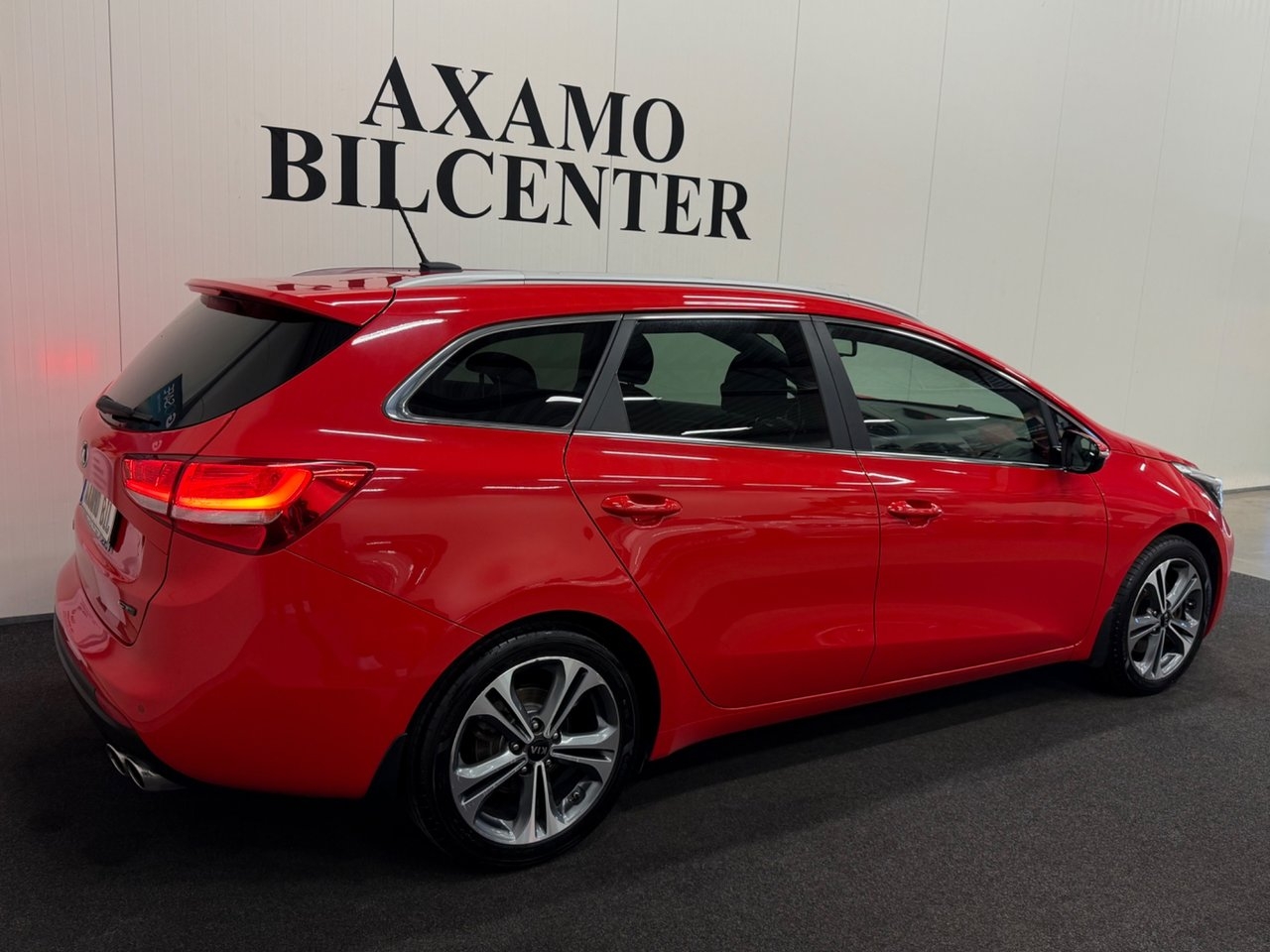 Kia Ceed cee'd_sw 1.6 CRDi GT-Line 2016, bild 5/10