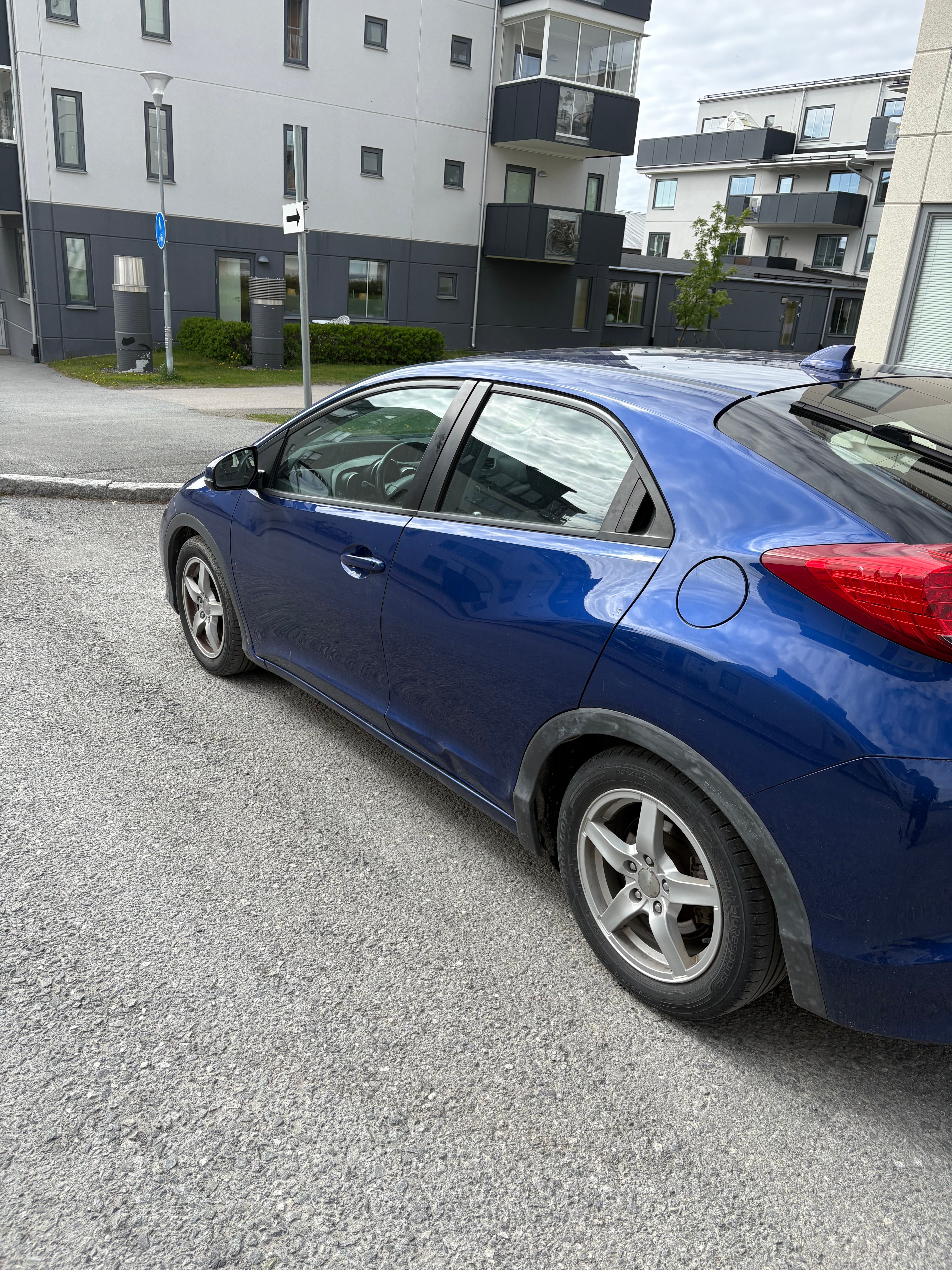 Honda Civic 1.8 i-VTEC Manuell 2012, bild 2/6