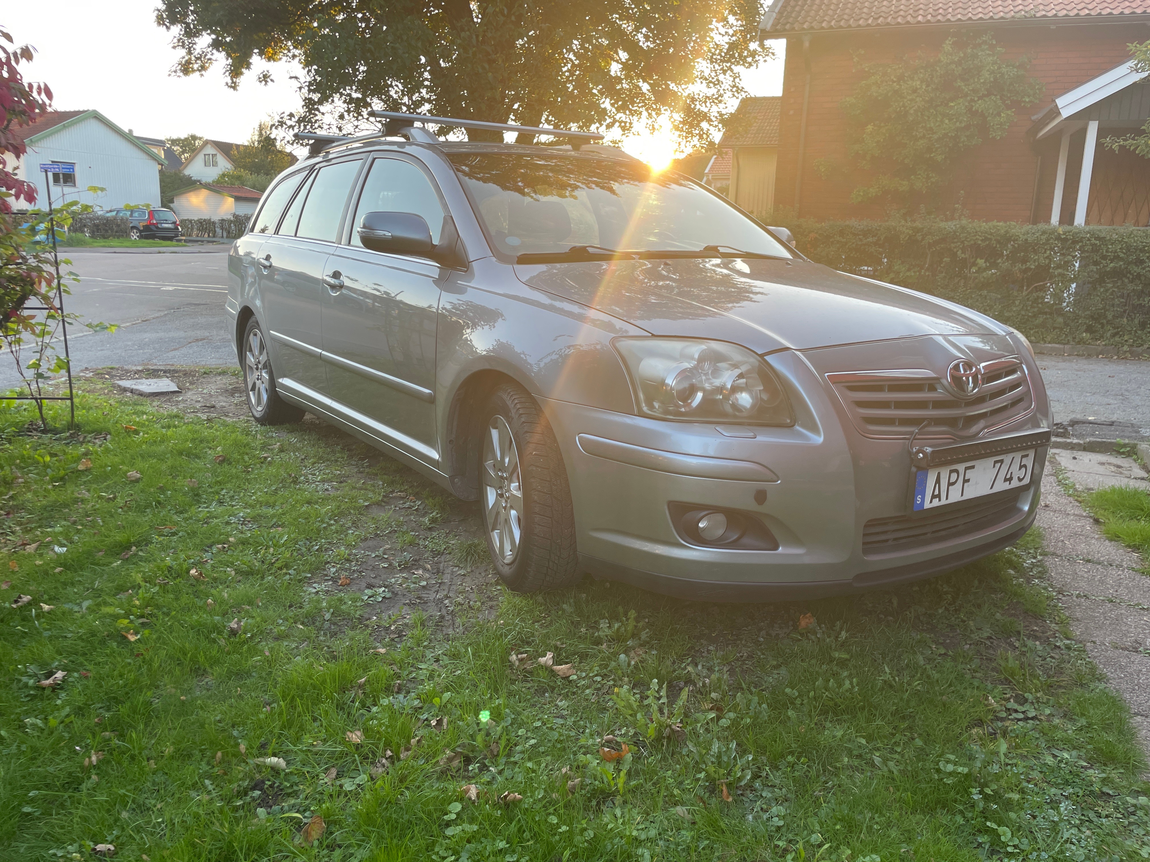 Toyota Avensis 2008, bild 7/8