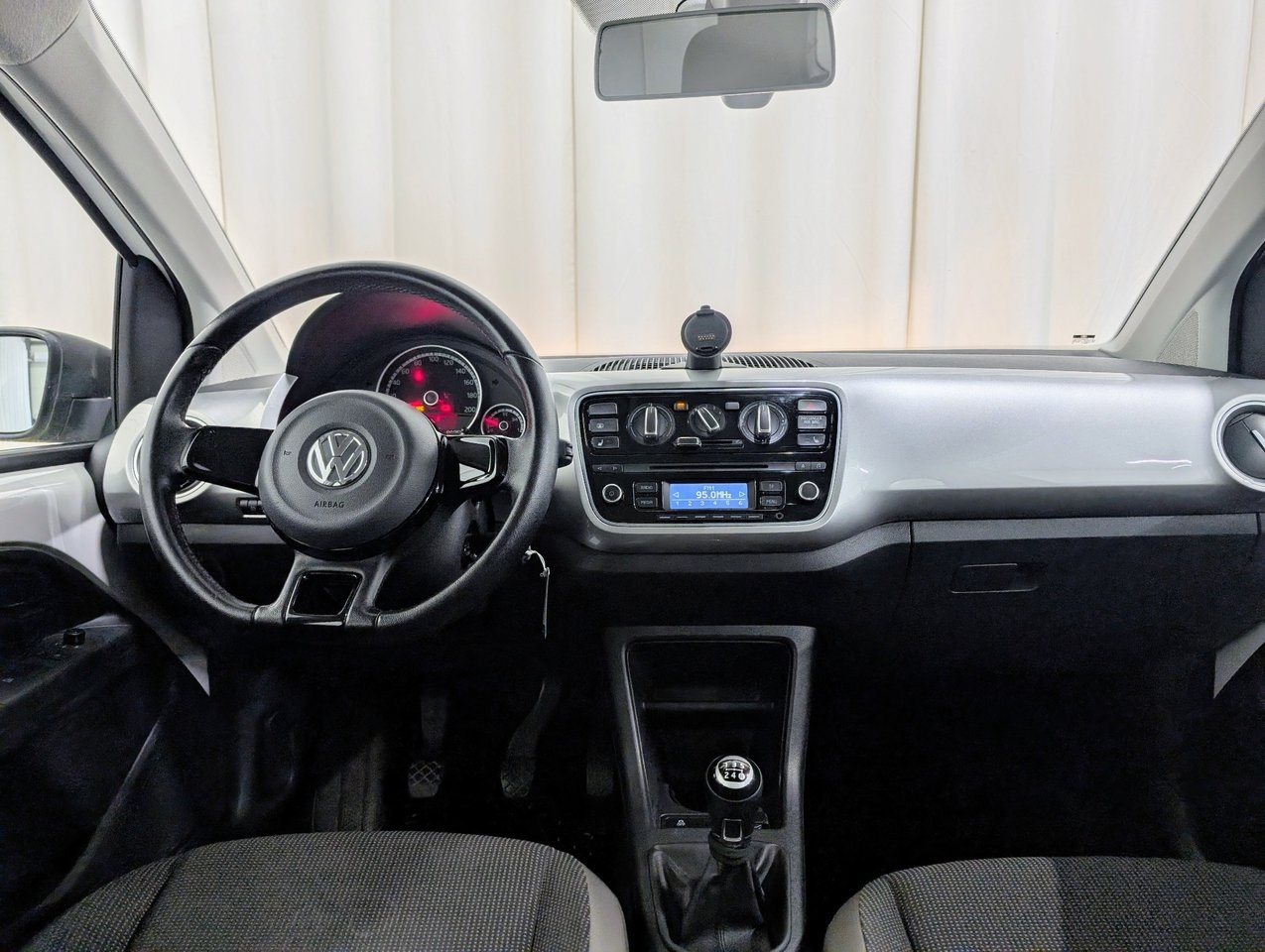 Volkswagen UP! 5-dörrar 1.0 MPI high up 2014, bild 7/10